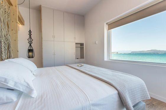Dazzling Crete Villa | 3 Bedrooms | Villa Saffron Sunset | Beachfront Villa With Jacuzzi & Brilliant Sea Views | Chania カト・ダラトソ エクステリア 写真
